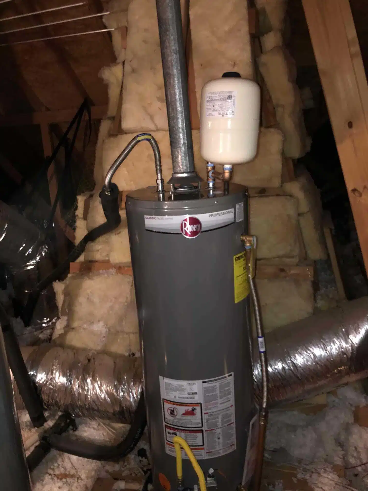 5 Signs You Need a Water Heater Repair Expert - Plumbing Outfitters