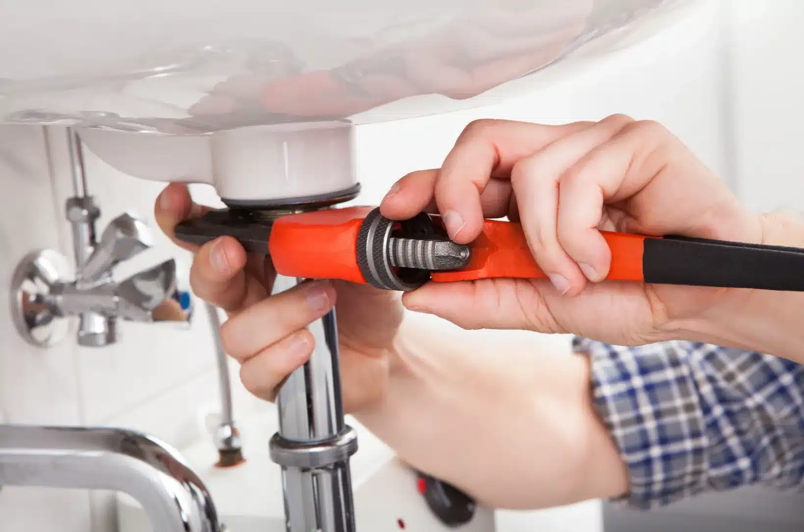 6 Signs Your Faucet Needs Repair - Plumbing Outfitters