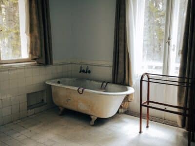 plumbing emergency flooded bathroom - when a plumbing problem is an emergency