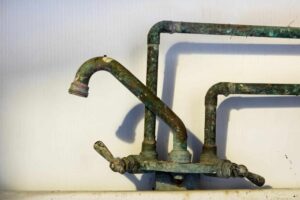 Old House Plumbing Problems: Should You Repair or Replace?
